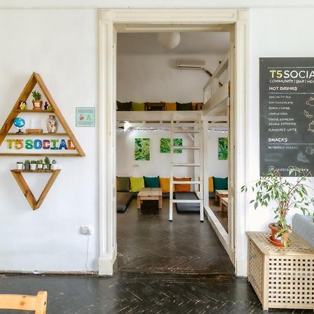 T5 Social Hostel Bucureşti Ngoại thất bức ảnh