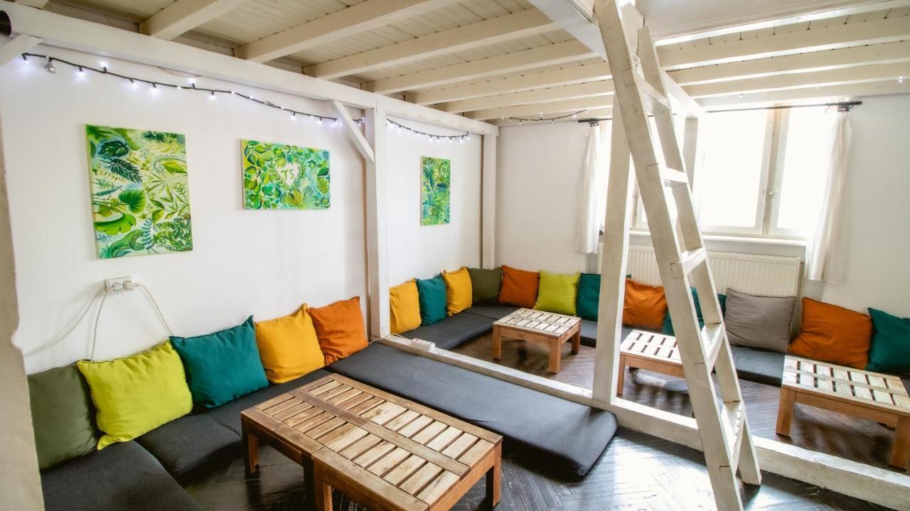T5 Social Hostel Bucureşti Ngoại thất bức ảnh
